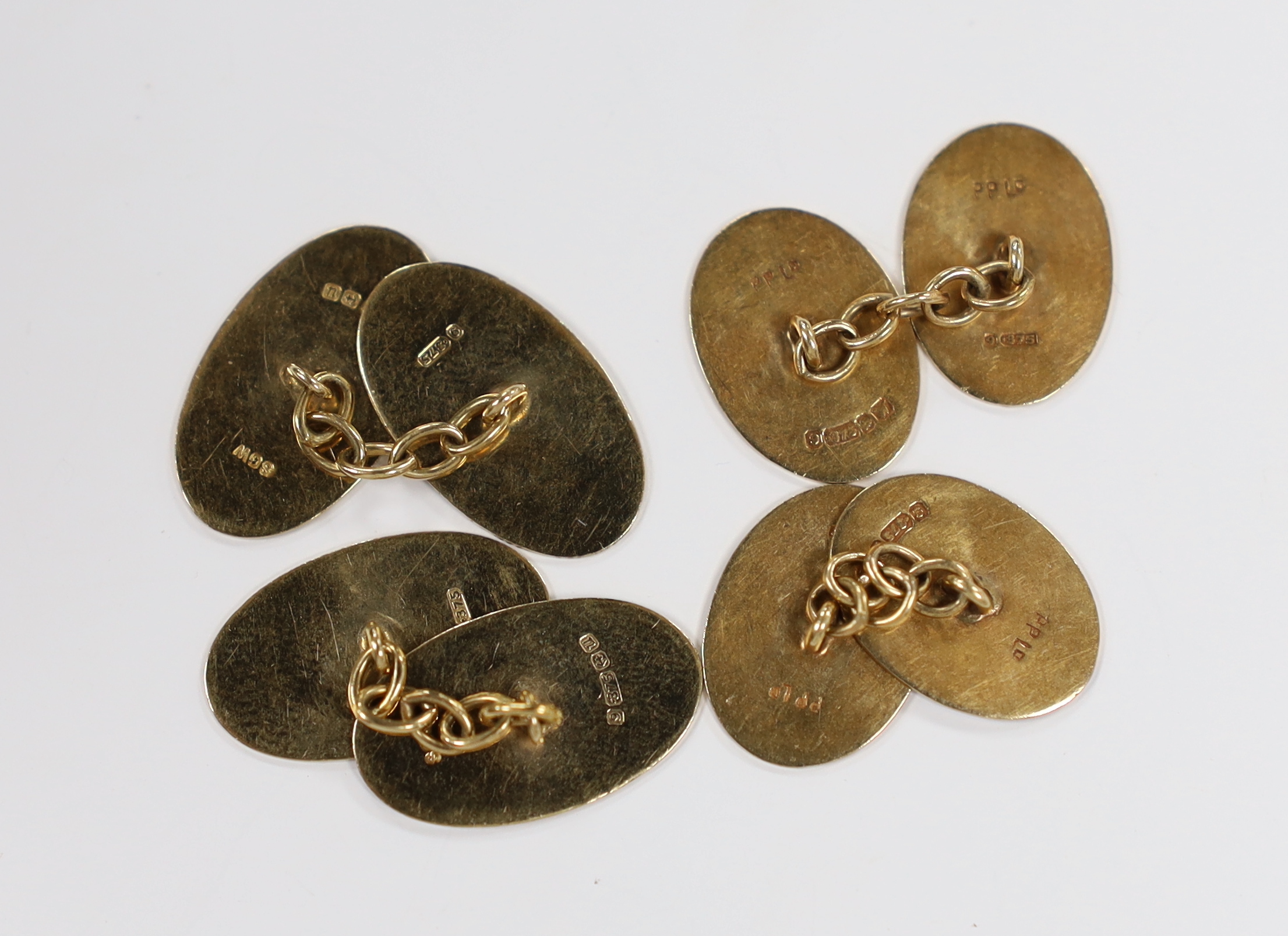 Two pairs of engine turned 9ct gold oval cufflinks, 7.6 grams.